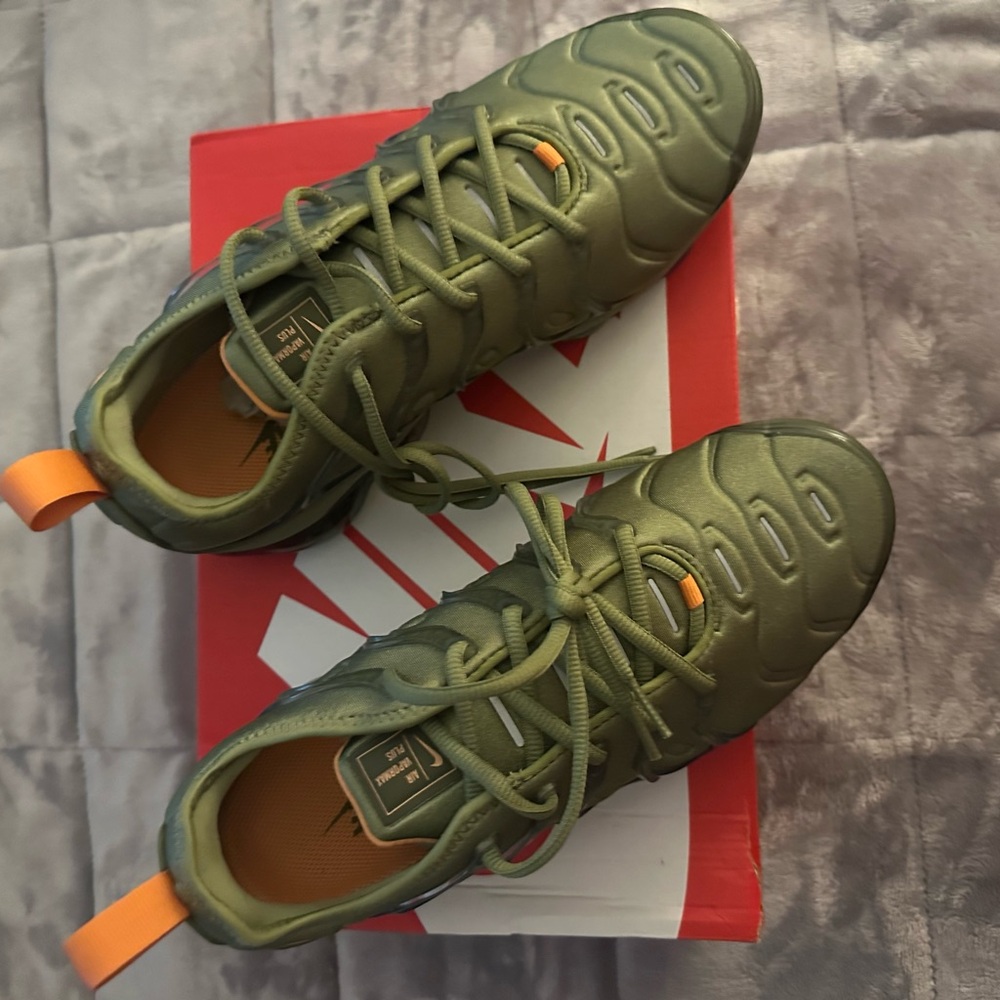 Nike Women’s Green Sneakers